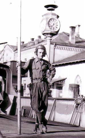 gil13.jpg (30198 bytes)