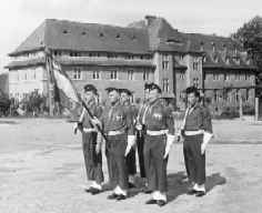 L'étendard du régiment et sa garde à Neustadt